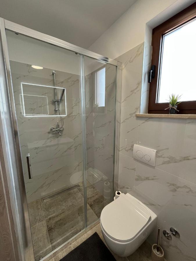 Apartman Sara S Pogledom Na More ロヴラン エクステリア 写真